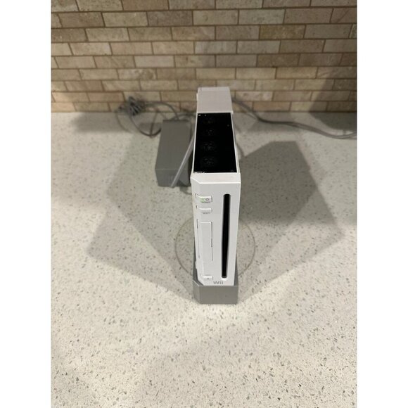 White Nintendo Wii Console and 2 cables Only Model No. RVL 001(USA) tested/works - Picture 2 of 5